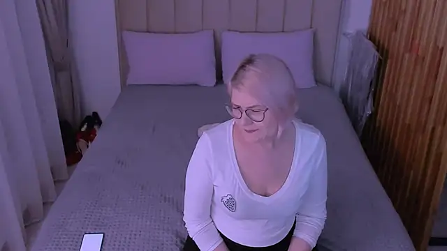 Snapshot of sabrinamacmarren chatting on March 24, 2026, 5:13 pm sabrinamacmarren online show from March 24, 2026, 5:13 pm