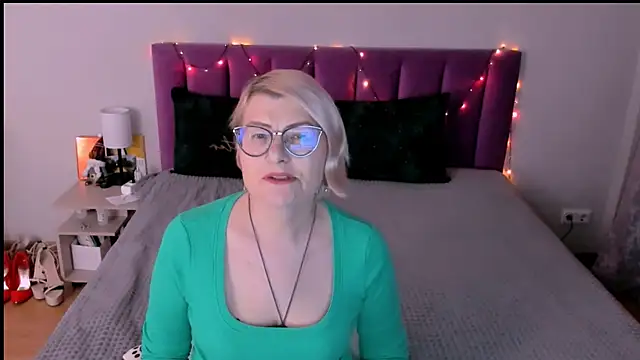 Snapshot of sabrinamacmarren chatting on December 19, 2025, 2:41 pm sabrinamacmarren online show from December 19, 2025, 2:41 pm