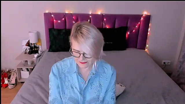 Snapshot of sabrinamacmarren chatting on December 22, 2025, 1:44 pm sabrinamacmarren online show from December 22, 2025, 1:44 pm