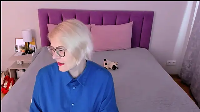 sabrinamacmarren online show from November 21, 2025, 9:52 am