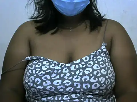 Snapshot of Artinah22 chatting on November 2, 2025, 7:08 pm Artinah22 online show from November 2, 2025, 7:08 pm