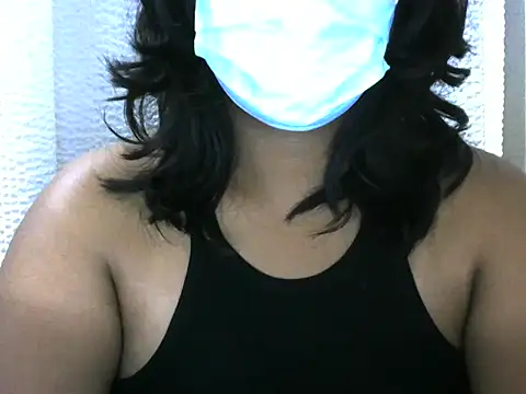 Snapshot of Artinah22 chatting on December 3, 2025, 5:45 pm Artinah22 online show from December 3, 2025, 5:45 pm