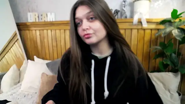 Snapshot of LallyHill chatting on March 1, 2025, 2:23 pm LallyHill online show from March 1, 2025, 2:23 pm