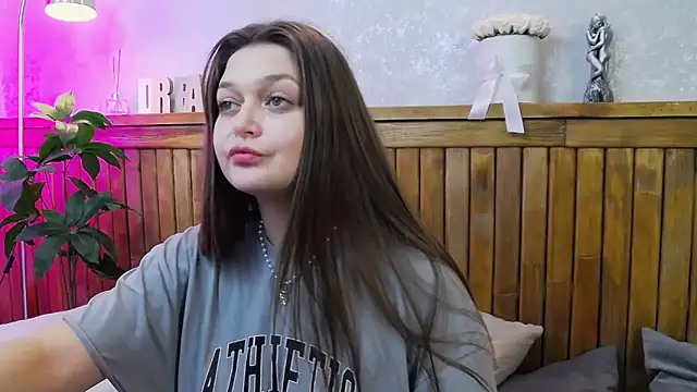 Snapshot of LallyHill chatting on February 11, 2025, 6:11 pm LallyHill online show from February 11, 2025, 6:11 pm