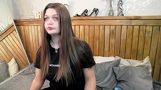 Snapshot of LallyHill chatting on February 24, 2025, 12:37 pm LallyHill online show from February 24, 2025, 12:37 pm