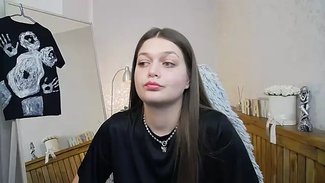 Snapshot of LallyHill chatting on February 9, 2025, 11:25 am LallyHill online show from February 9, 2025, 11:25 am