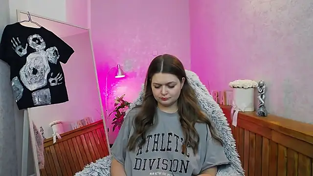 Snapshot of LallyHill chatting on February 8, 2025, 3:10 pm LallyHill online show from February 8, 2025, 3:10 pm