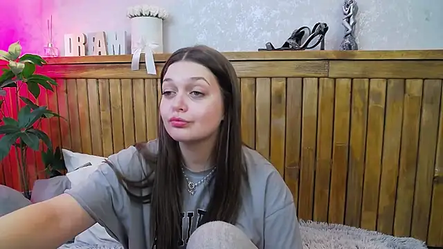 Snapshot of LallyHill chatting on February 9, 2025, 9:39 pm LallyHill online show from February 9, 2025, 9:39 pm