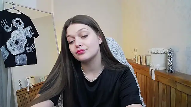 Snapshot of LallyHill chatting on February 9, 2025, 2:29 pm LallyHill online show from February 9, 2025, 2:29 pm