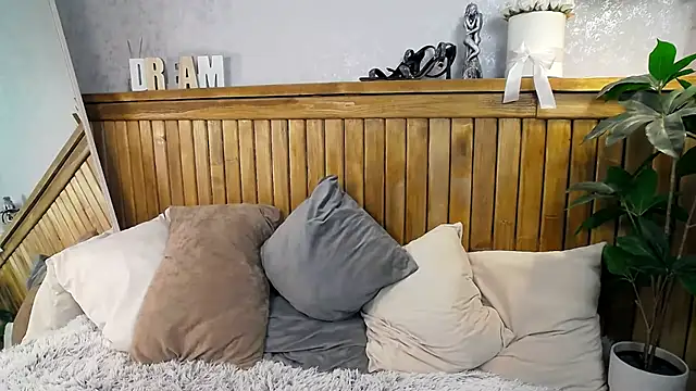 Snapshot of LallyHill chatting on March 2, 2025, 11:41 am LallyHill online show from March 2, 2025, 11:41 am