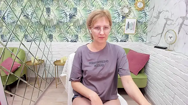 Paris Cherry online show from November 6, 2025, 8:02 pm