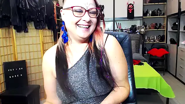 Snapshot of LindaDaemonX chatting on February 15, 2026, 8:02 am LindaDaemonX online show from February 15, 2026, 8:02 am