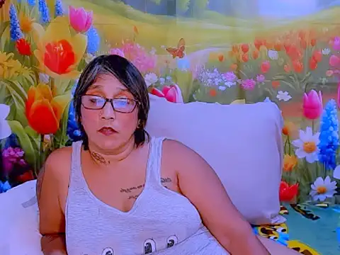 Snapshot of indianroxy chatting on October 24, 2025, 7:35 pm indianroxy online show from October 24, 2025, 7:35 pm