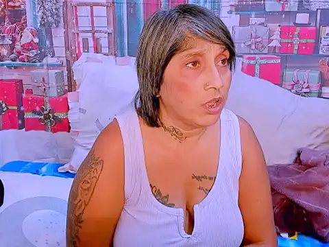 Snapshot of indianroxy chatting on December 5, 2025, 12:21 am indianroxy online show from December 5, 2025, 12:21 am