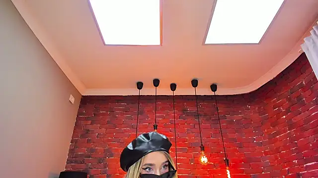 Snapshot of ChristynaRoss chatting on November 28, 2025, 8:20 pm ChristynaRoss online show from November 28, 2025, 8:20 pm