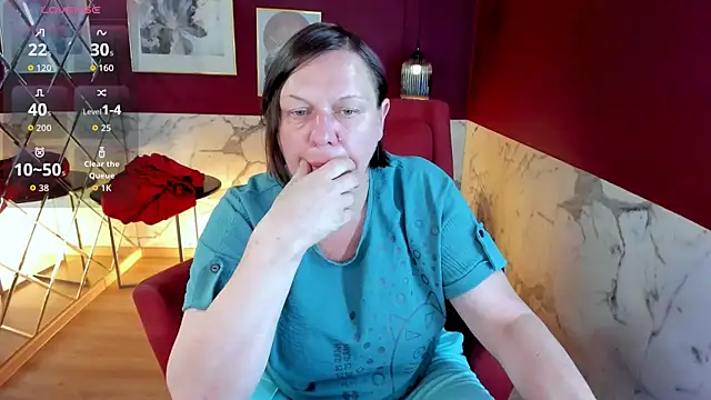 Snapshot of KellyPerfection chatting on July 2, 2026, 8:20 am KellyPerfection online show from July 2, 2026, 8:20 am