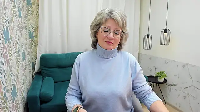 EvelynJoyful online show from March 3, 2026, 5:14 am