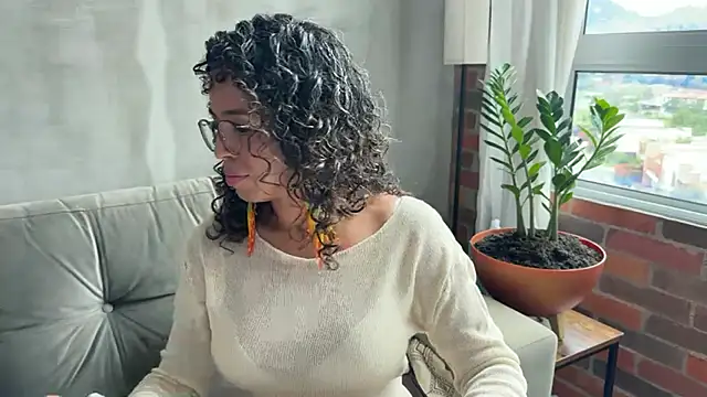 Snapshot of illaroom chatting on February 24, 2025, 6:58 pm illaroom online show from February 24, 2025, 6:58 pm