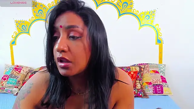 Snapshot of LadyNahir chatting on April 17, 2026, 9:50 pm LadyNahir online show from April 17, 2026, 9:50 pm