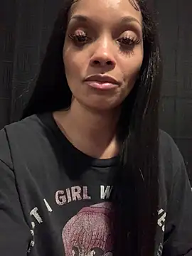 Snapshot of Rakiyahcharms chatting on March 6, 2025, 3:57 am Rakiyahcharms online show from March 6, 2025, 3:57 am