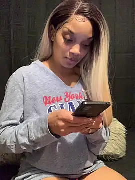 Snapshot of Rakiyahcharms chatting on March 1, 2025, 3:38 pm Rakiyahcharms online show from March 1, 2025, 3:38 pm