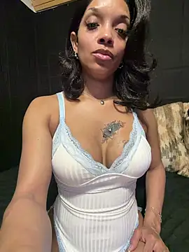 Rakiyahcharms online show from May 30, 2026, 9:48 am