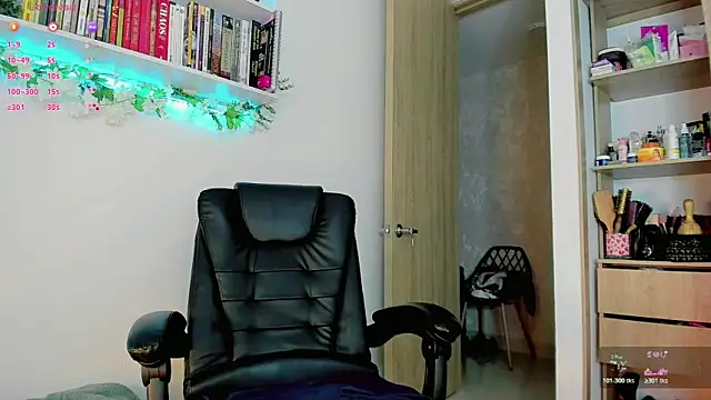 ALLMECANDY online show from November 10, 2025, 1:32 am