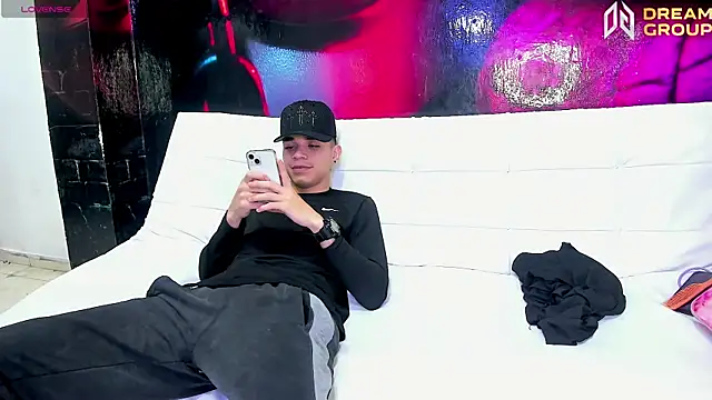 Snapshot of AmazingPartys chatting on April 5, 2026, 1:29 pm AmazingPartys online show from April 5, 2026, 1:29 pm