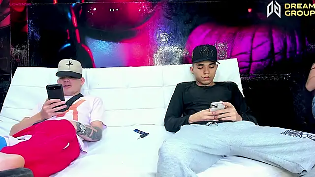 Snapshot of AmazingPartys chatting on April 4, 2026, 7:31 pm AmazingPartys online show from April 4, 2026, 7:31 pm