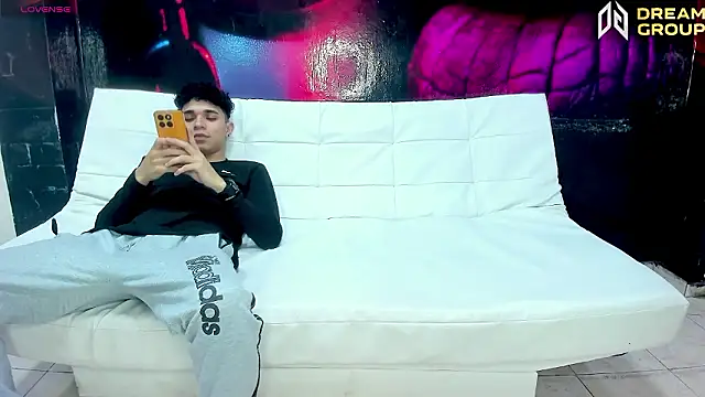 Snapshot of AmazingPartys chatting on March 2, 2026, 7:32 pm AmazingPartys online show from March 2, 2026, 7:32 pm