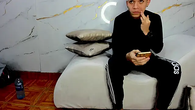 Snapshot of AmazingPartys chatting on March 12, 2026, 3:23 am AmazingPartys online show from March 12, 2026, 3:23 am