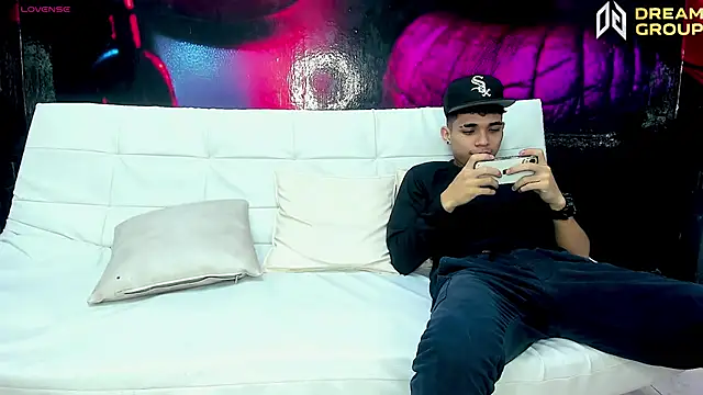 Snapshot of AmazingPartys chatting on April 6, 2026, 7:37 pm AmazingPartys online show from April 6, 2026, 7:37 pm