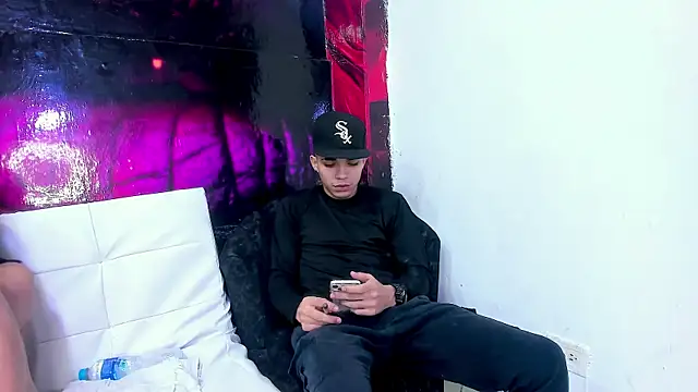 Snapshot of AmazingPartys chatting on March 21, 2026, 1:37 pm AmazingPartys online show from March 21, 2026, 1:37 pm