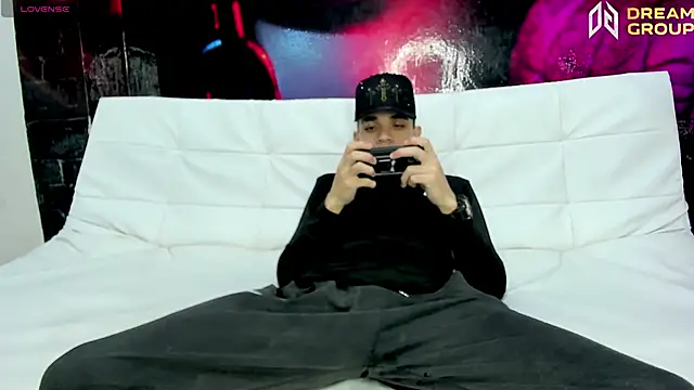 Snapshot of AmazingPartys chatting on April 16, 2026, 7:20 am AmazingPartys online show from April 16, 2026, 7:20 am