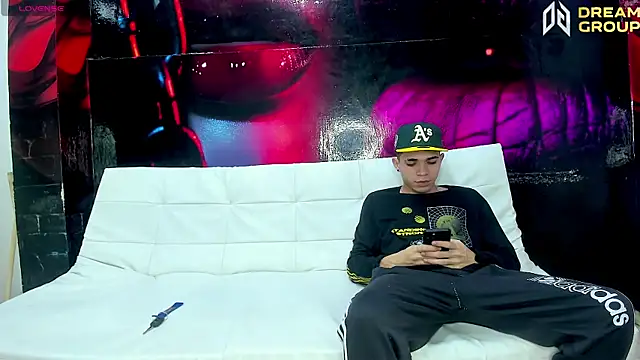 Snapshot of AmazingPartys chatting on April 9, 2026, 7:42 pm AmazingPartys online show from April 9, 2026, 7:42 pm