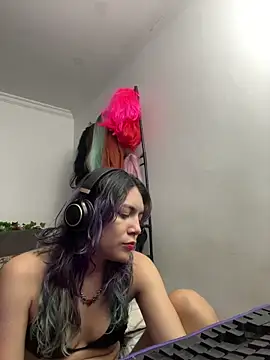 Snapshot of VaioletUwU chatting on April 13, 2026, 2:48 am VaioletUwU online show from April 13, 2026, 2:48 am