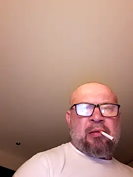 Snapshot of easygoing2 chatting on June 19, 2026, 12:27 am easygoing2 online show from June 19, 2026, 12:27 am