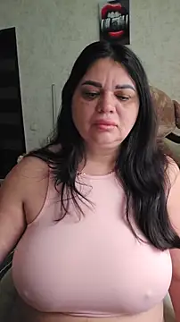 Snapshot of littleRikka chatting on April 8, 2026, 5:42 am littleRikka online show from April 8, 2026, 5:42 am