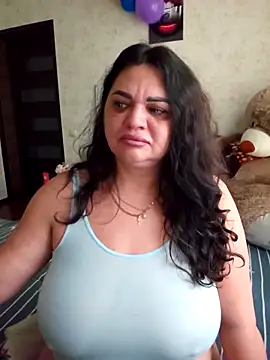 Snapshot of littleRikka chatting on April 15, 2026, 4:29 am littleRikka online show from April 15, 2026, 4:29 am