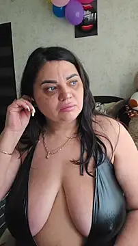 Snapshot of littleRikka chatting on April 9, 2026, 6:15 am littleRikka online show from April 9, 2026, 6:15 am