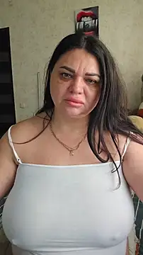 Snapshot of littleRikka chatting on April 6, 2026, 6:14 am littleRikka online show from April 6, 2026, 6:14 am