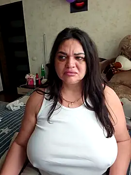 Snapshot of littleRikka chatting on April 13, 2026, 8:07 am littleRikka online show from April 13, 2026, 8:07 am