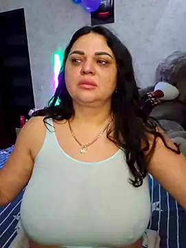 Snapshot of littleRikka chatting on April 15, 2026, 6:12 pm littleRikka online show from April 15, 2026, 6:12 pm