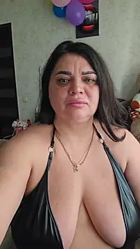 Snapshot of littleRikka chatting on April 9, 2026, 6:19 am littleRikka online show from April 9, 2026, 6:19 am