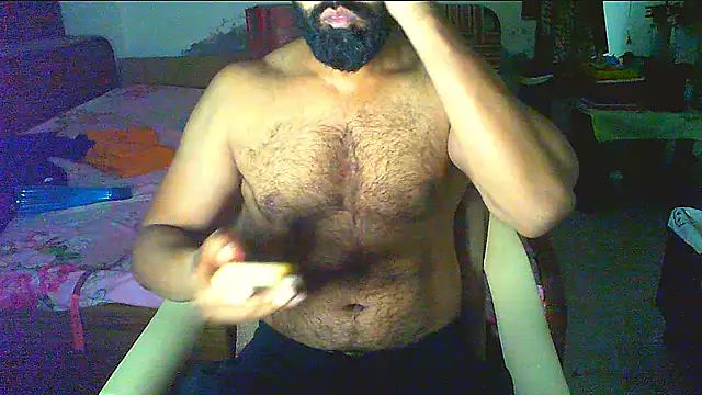 Snapshot of Vbestshow chatting on July 7, 2026, 12:42 pm Vbestshow online show from July 7, 2026, 12:42 pm