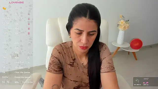 renata t  online show from October 21, 2025, 2:49 pm