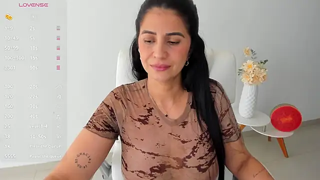 renata t  online show from October 9, 2025, 8:20 pm