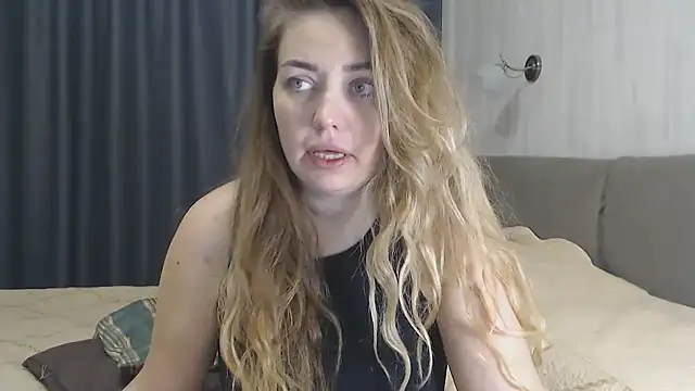 Snapshot of xxkristinaxx chatting on January 13, 2026, 8:40 am xxkristinaxx online show from January 13, 2026, 8:40 am