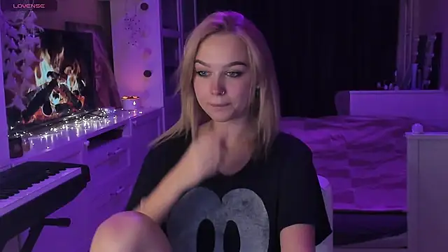 Snapshot of MaryDreaminess chatting on March 9, 2025, 10:52 pm MaryDreaminess online show from March 9, 2025, 10:52 pm