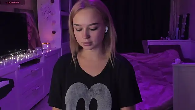 Snapshot of MaryDreaminess chatting on March 11, 2025, 7:36 pm MaryDreaminess online show from March 11, 2025, 7:36 pm